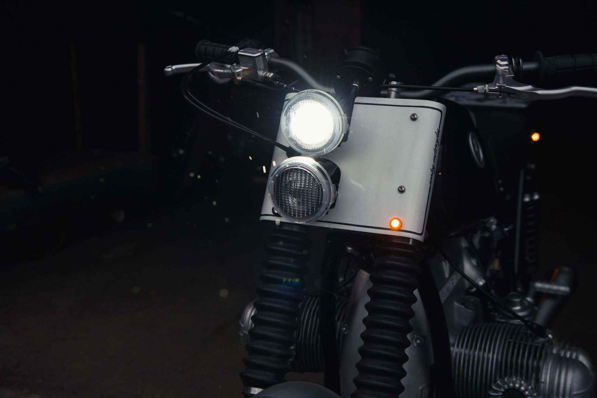 Carbon Universal Motorcycle Bike LED Bulb Blinkers Turn Signal Indicator 10mm 