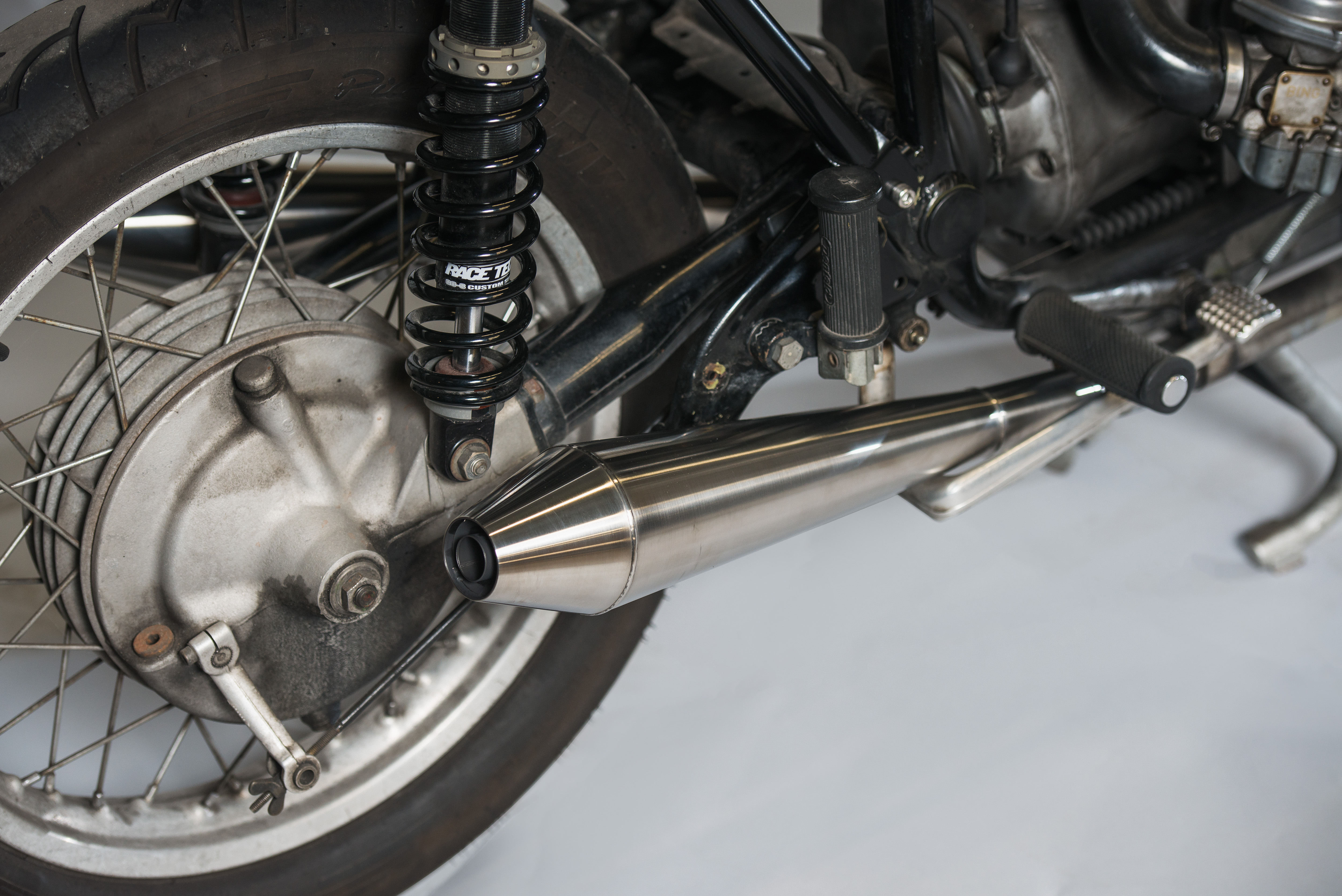 BMW Airhead Exhaust System - /5/6/7 Cone Quiet Core Mufflers