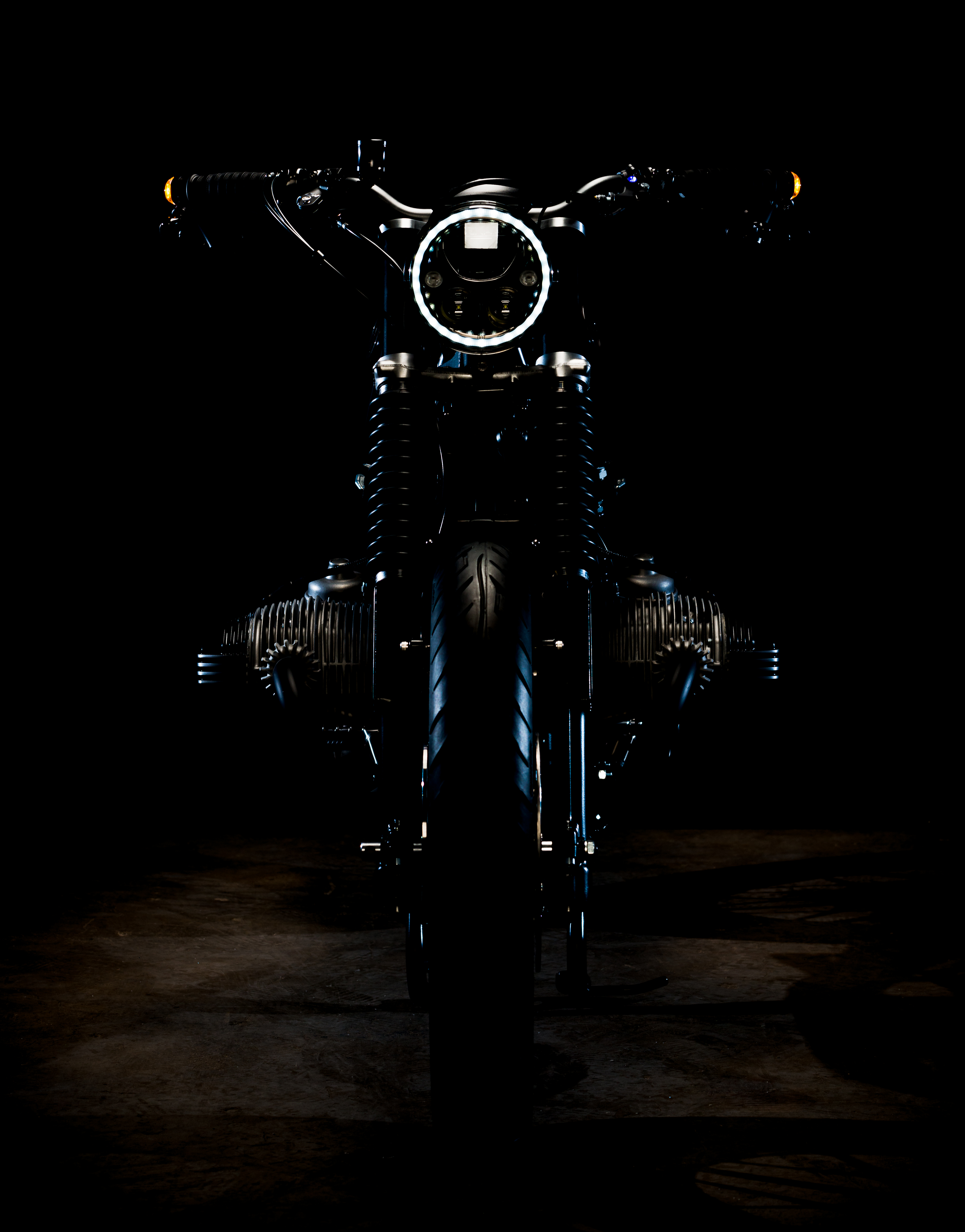 HEADLIGHT UNIVERSAL 7 ROUND BLACK