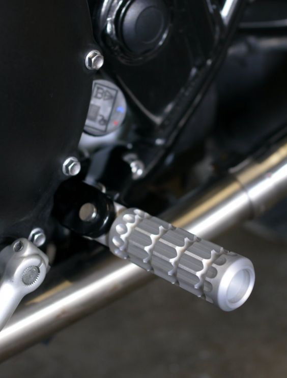 Triumph bonneville foot clearance pegs