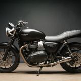 Triumph Street Twin with AMG Gripper Pegs