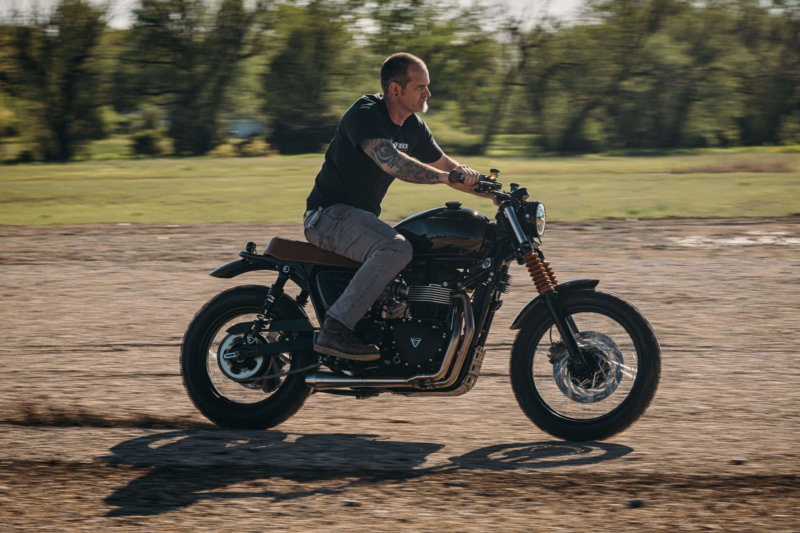 analog-motorcycles-triumph-black