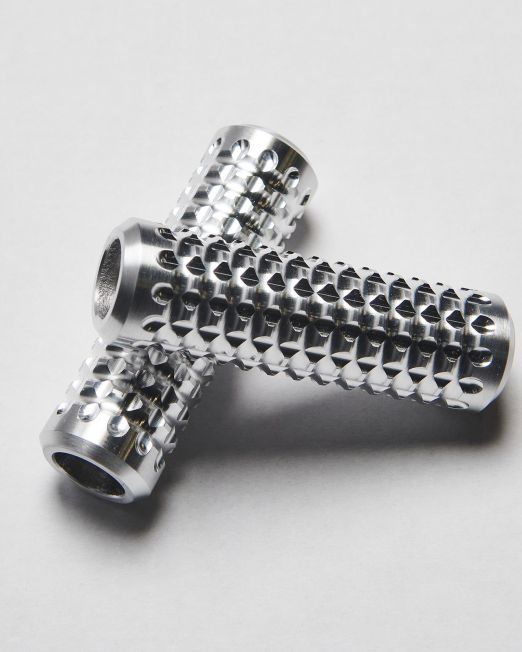 analog-motor-goods-bmw-billet-cactus-pegs-004