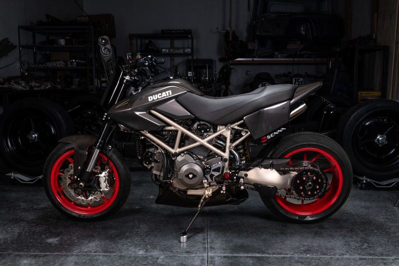 2AnalogDucatiSenna-9